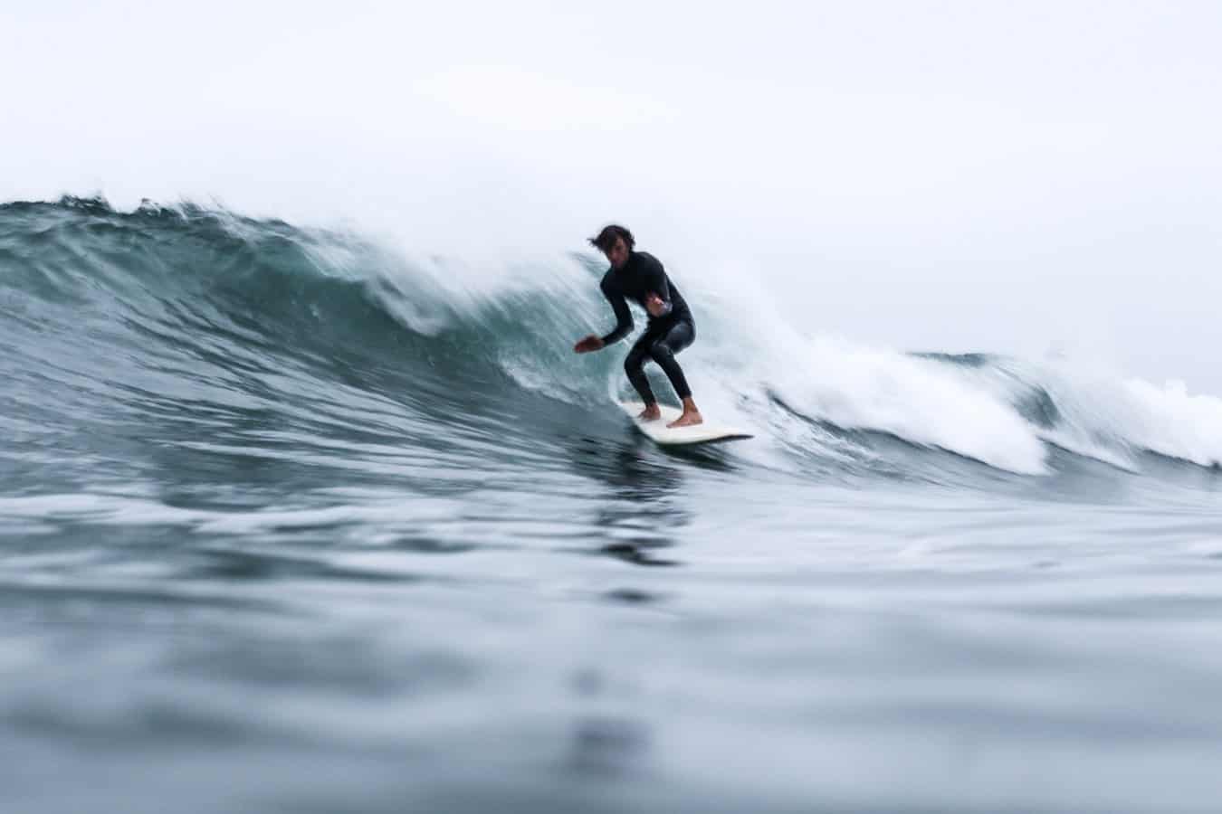 longboard surfing